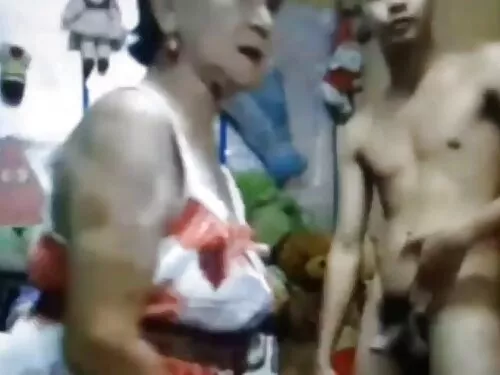 على الأريكة الانفجار ...